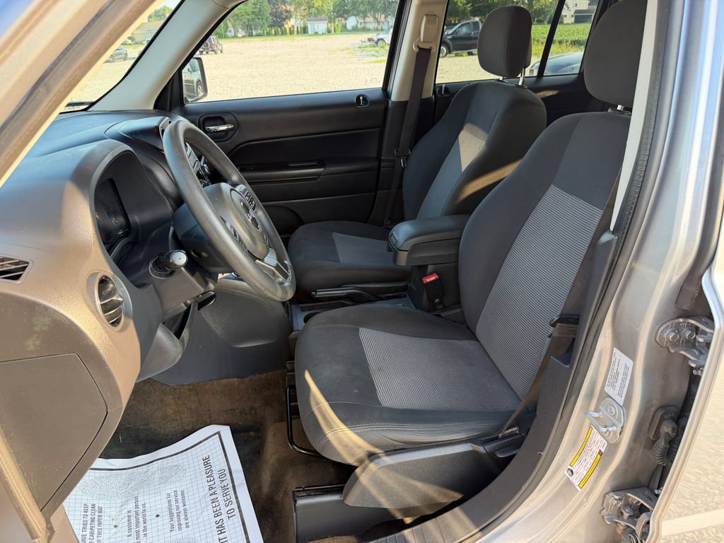 Used 2016 Jeep Patriot Sport w/ Power Value Group AWD/4WD image 3
