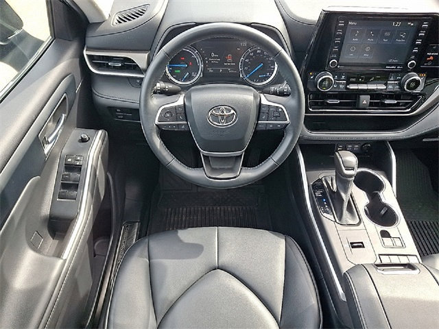 Used 2022 Toyota Highlander XLE AWD/4WD image 10