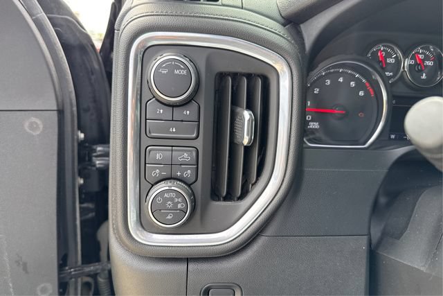 Used 2022 Chevrolet Silverado 2500 LT w/ Midnight Edition AWD/4WD image 17