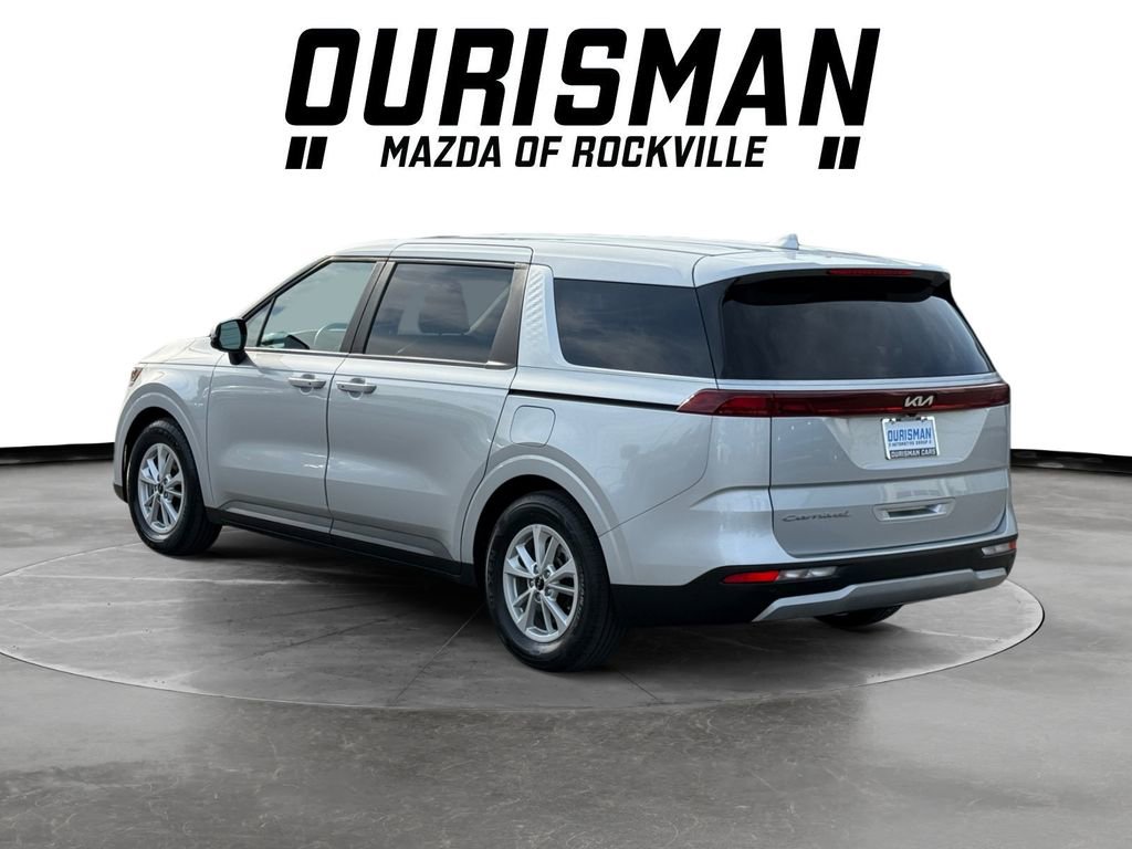 Used 2022 Kia Carnival LX image 4