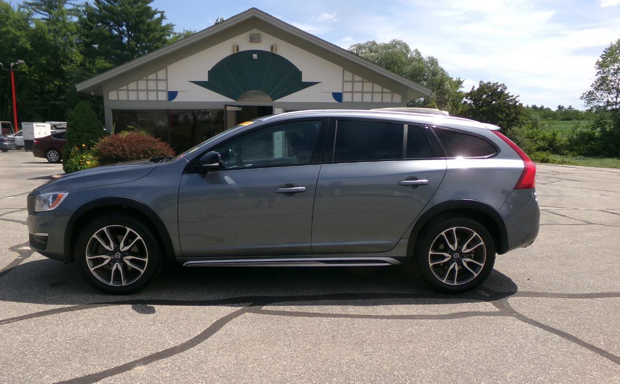 Used 2018 Volvo V60 T5 Cross Country AWD/4WD image 3