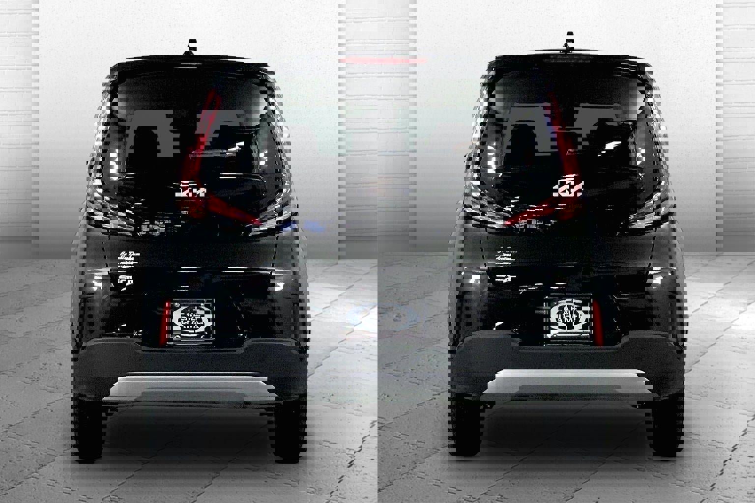 Used 2025 Kia Soul LX image 3