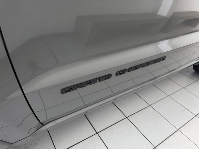 Used 2021 Jeep Grand Cherokee Laredo X AWD/4WD image 36