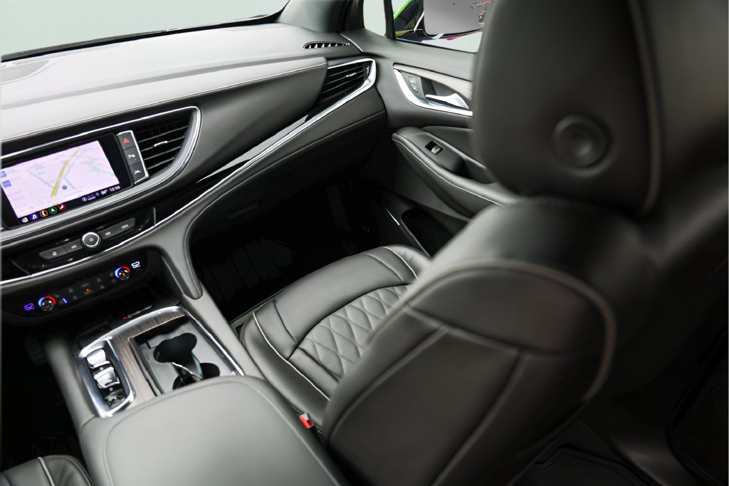 Used 2023 Buick Enclave Avenir w/ Avenir Technology Package FWD image 30