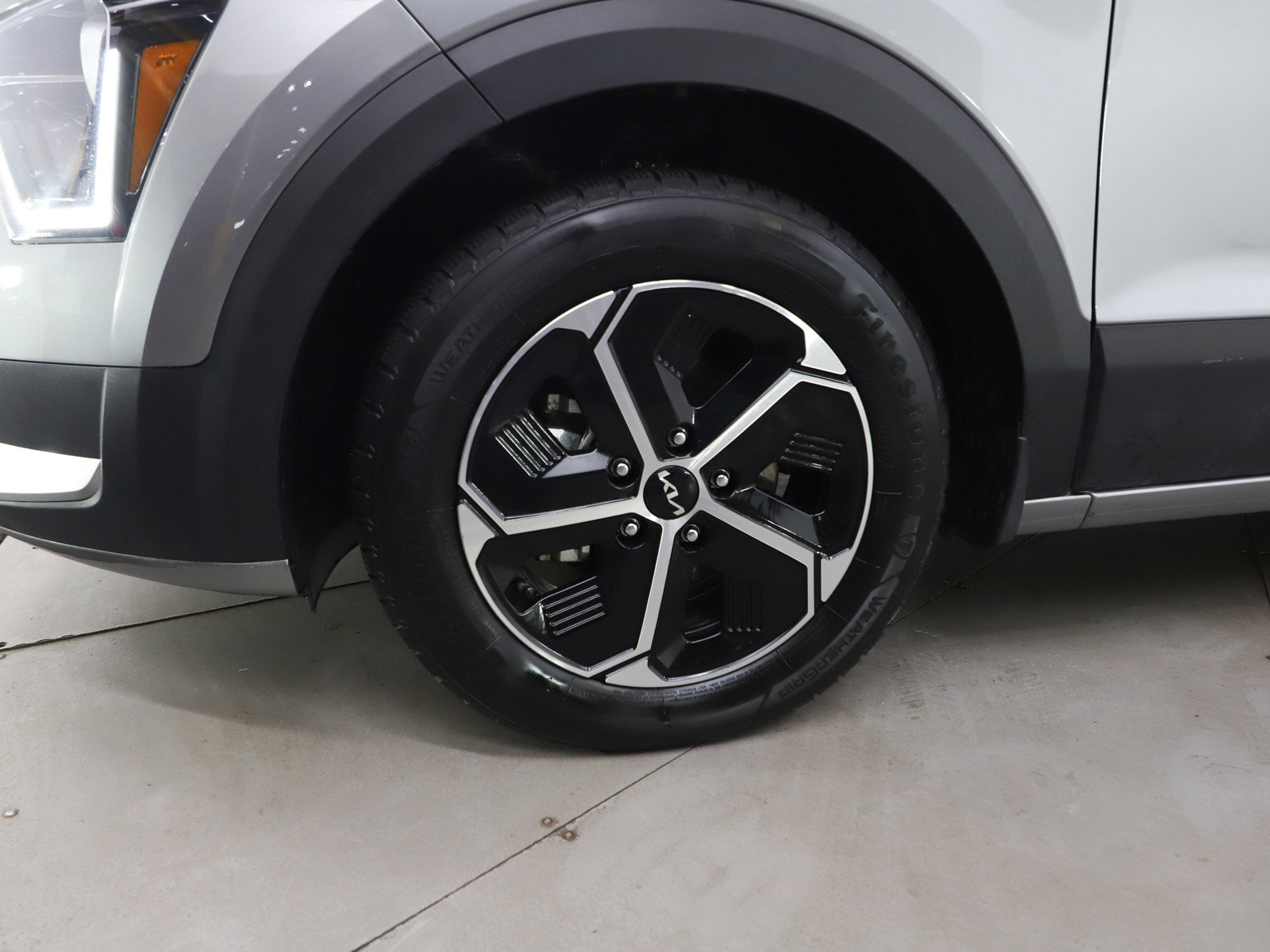 Used 2023 Kia Niro EX image 25