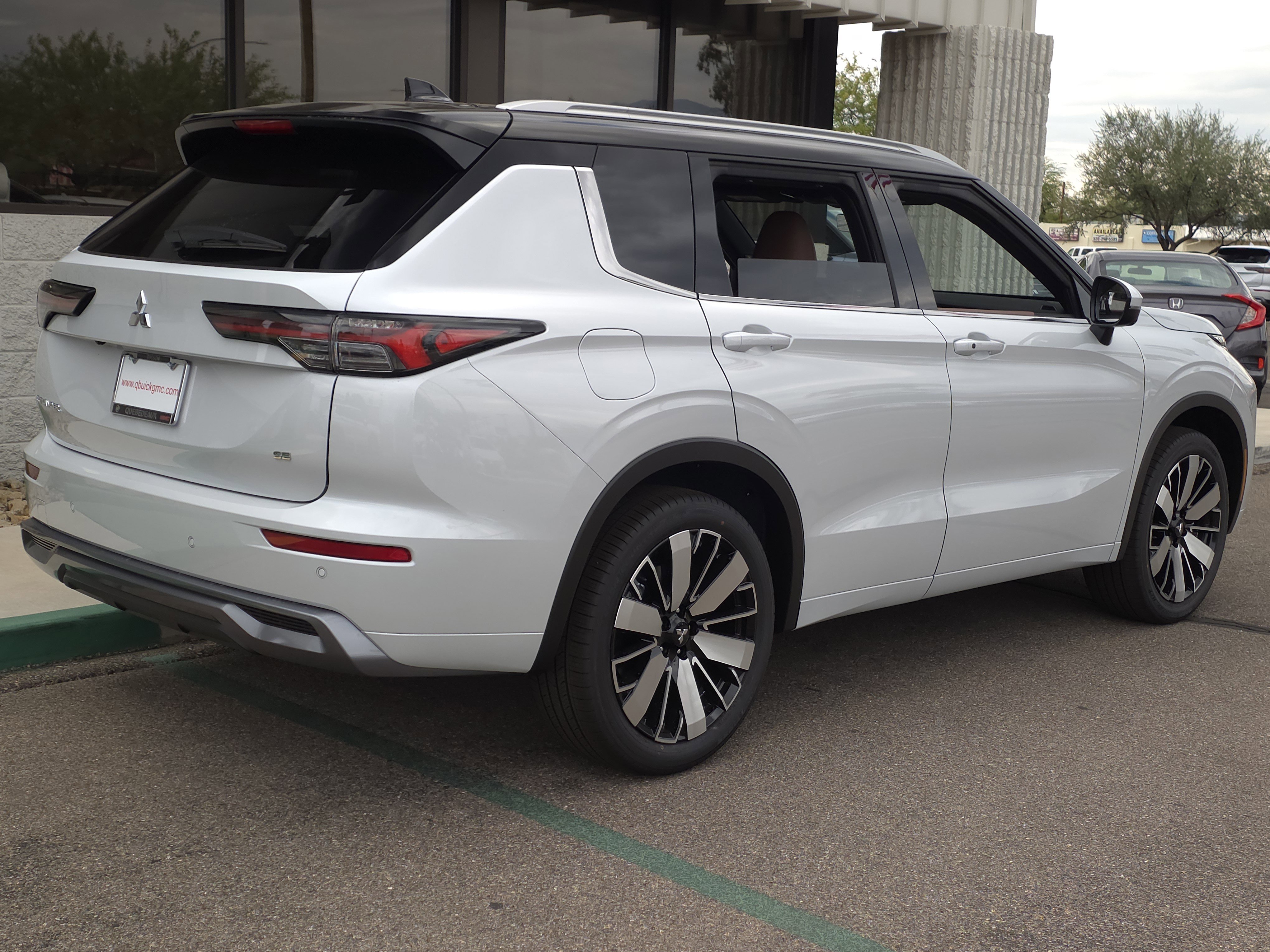 New 2025 Mitsubishi Outlander SEL image 4