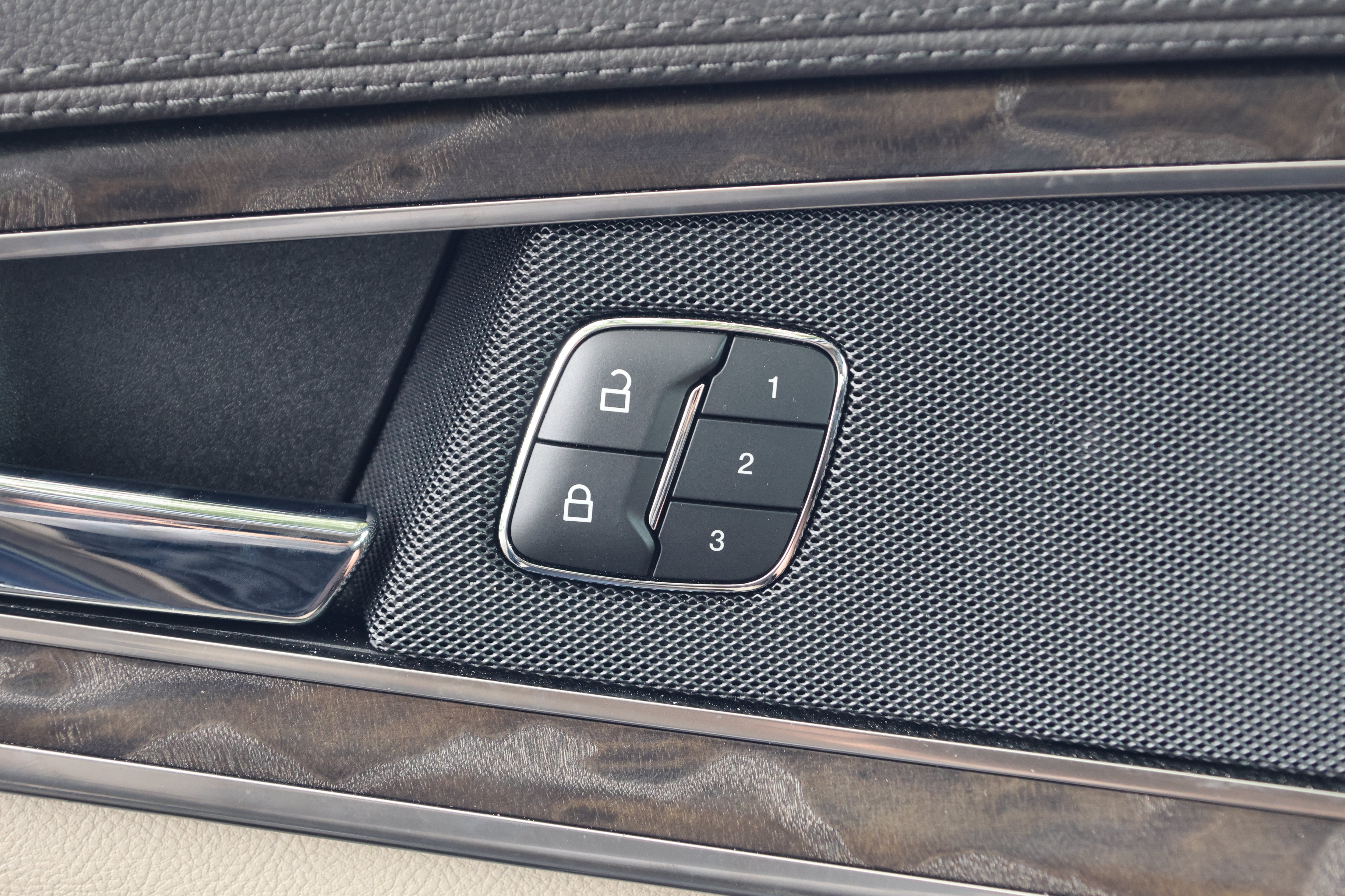 Used 2019 Lincoln Nautilus Select FWD image 13