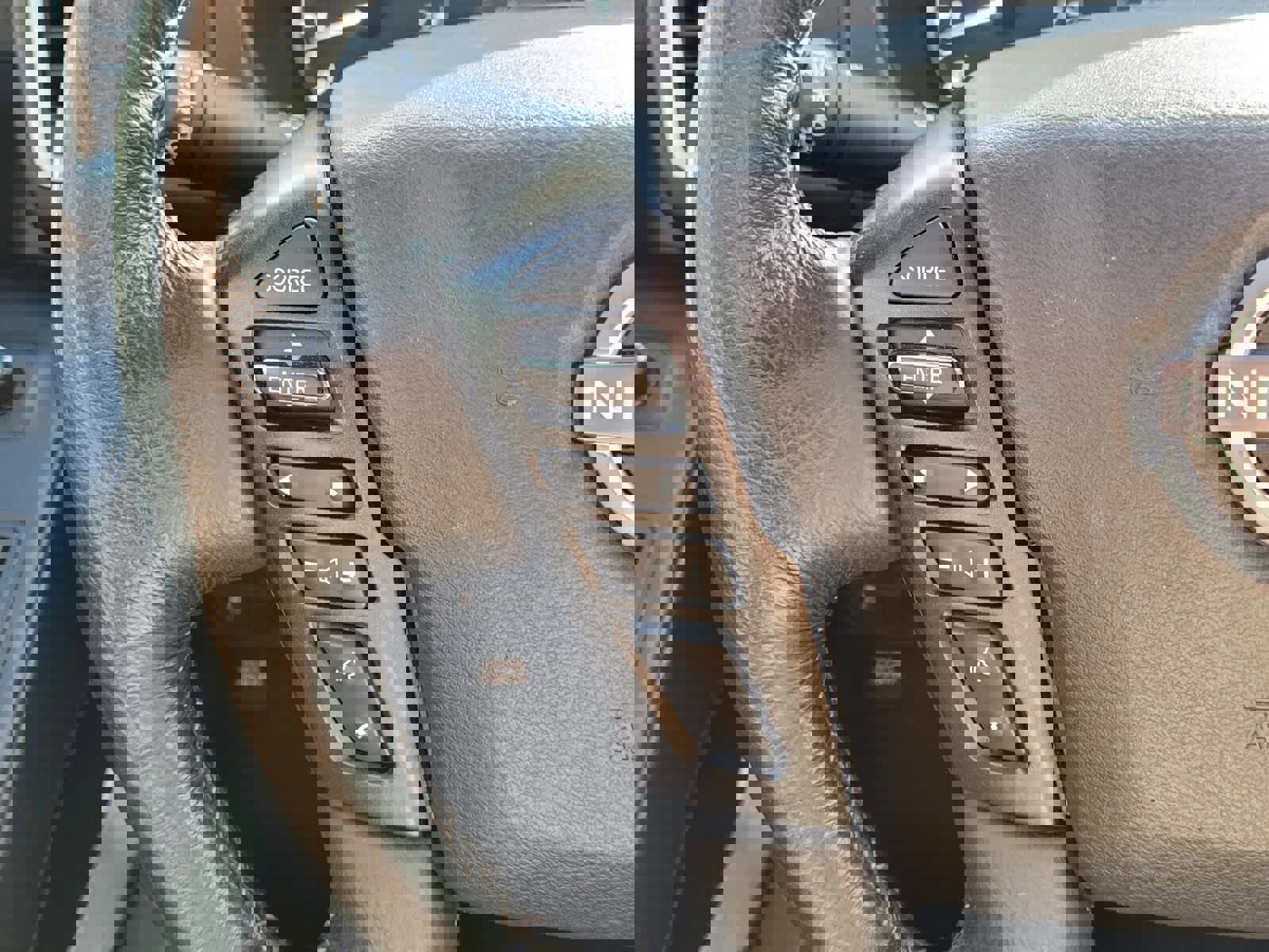 Used 2023 Nissan Frontier SV w/ SV Convenience Package image 12