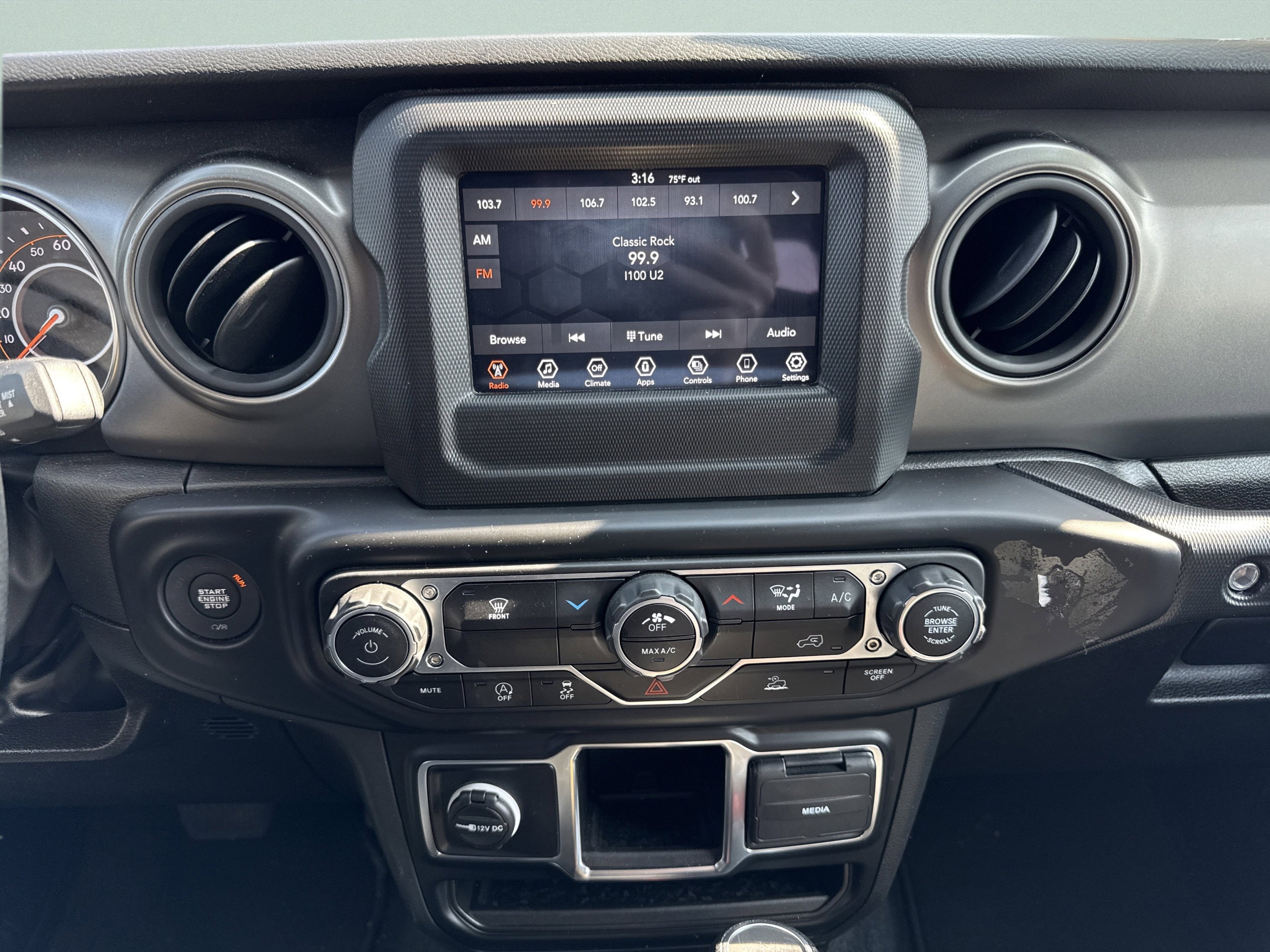 Used 2023 Jeep Wrangler Sport image 35