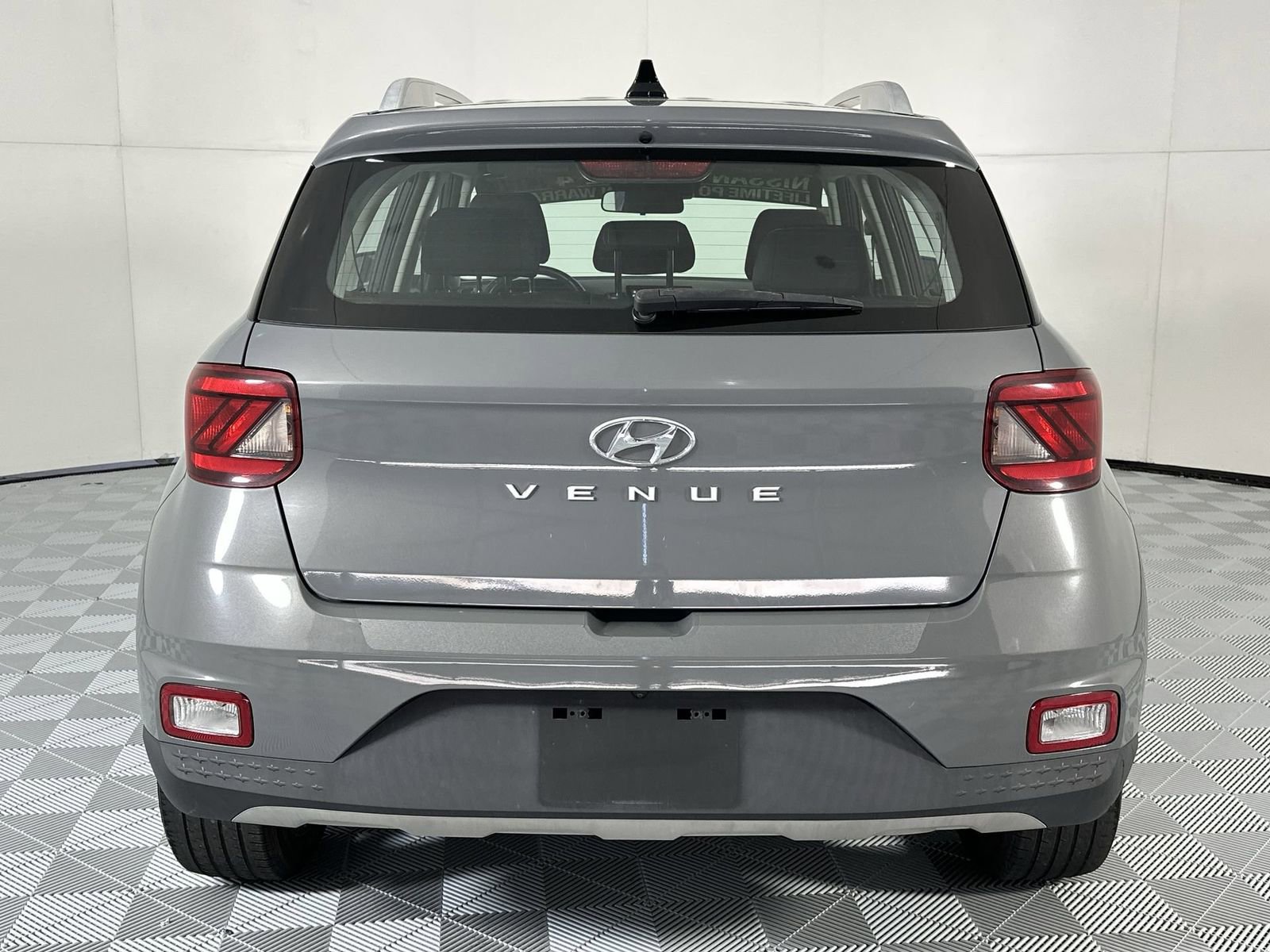Used 2021 Hyundai Venue SEL w/ Cargo Package image 7