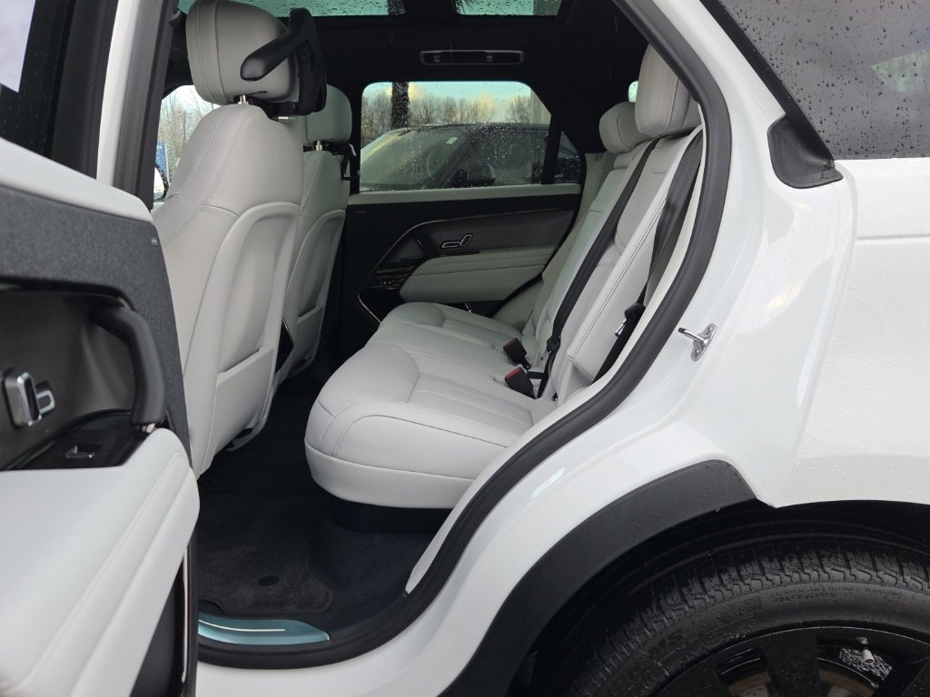 New 2025 Land Rover Range Rover Sport SE image 5