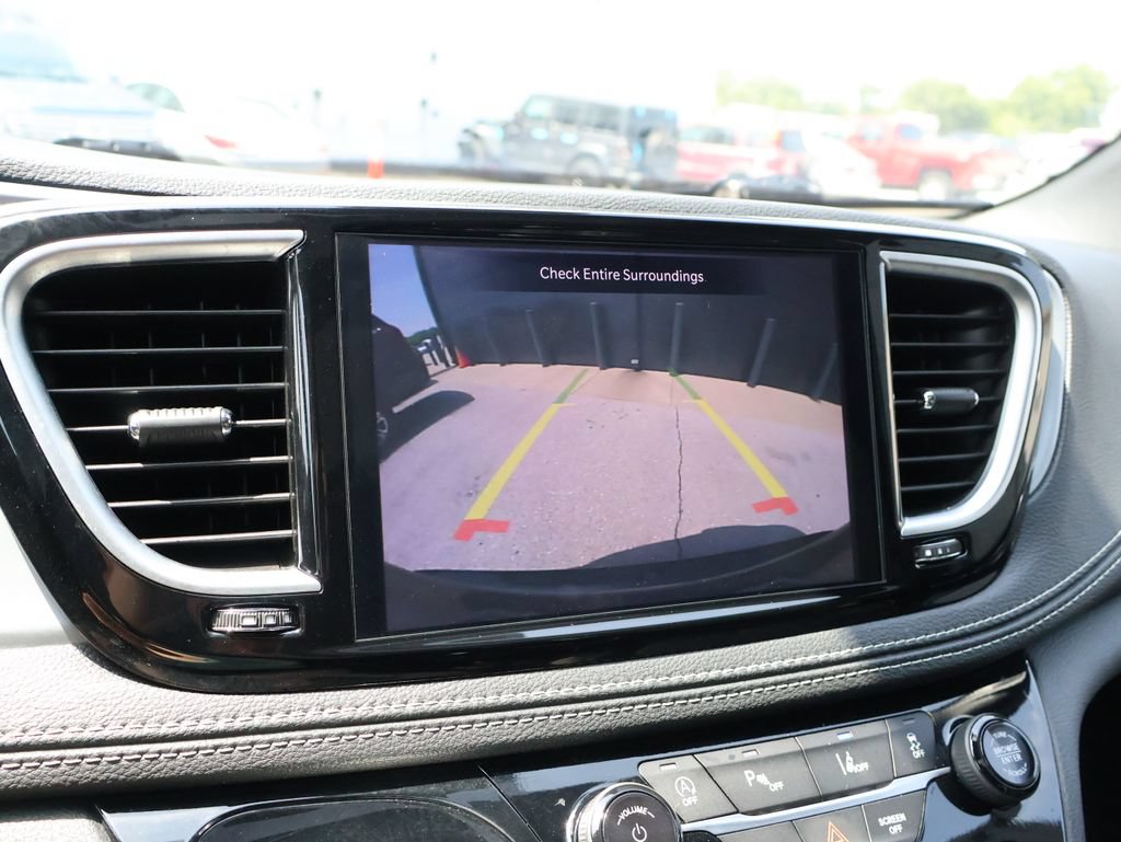Used 2025 Chrysler Pacifica Limited FWD image 34