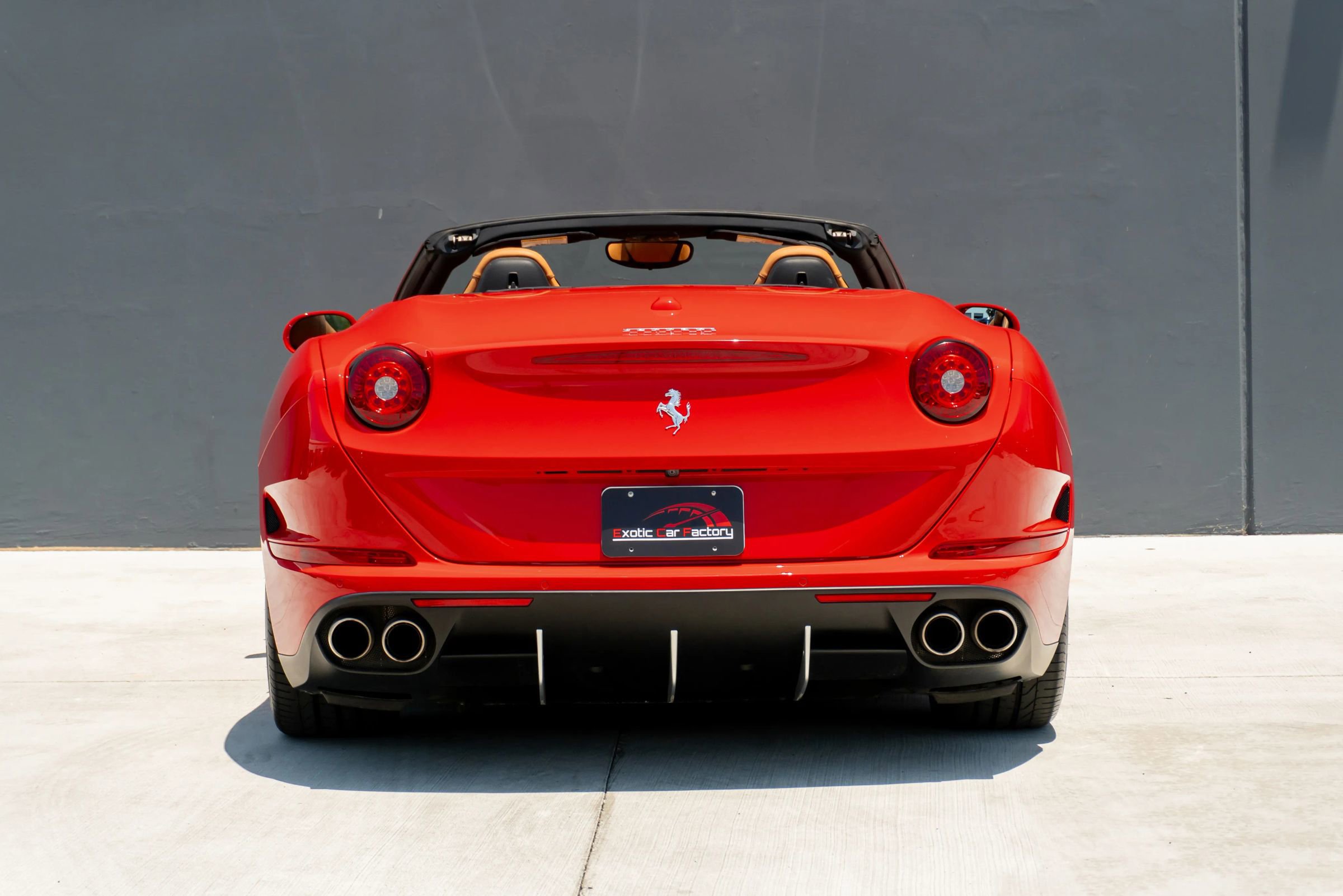 Used 2016 Ferrari California T RWD image 9