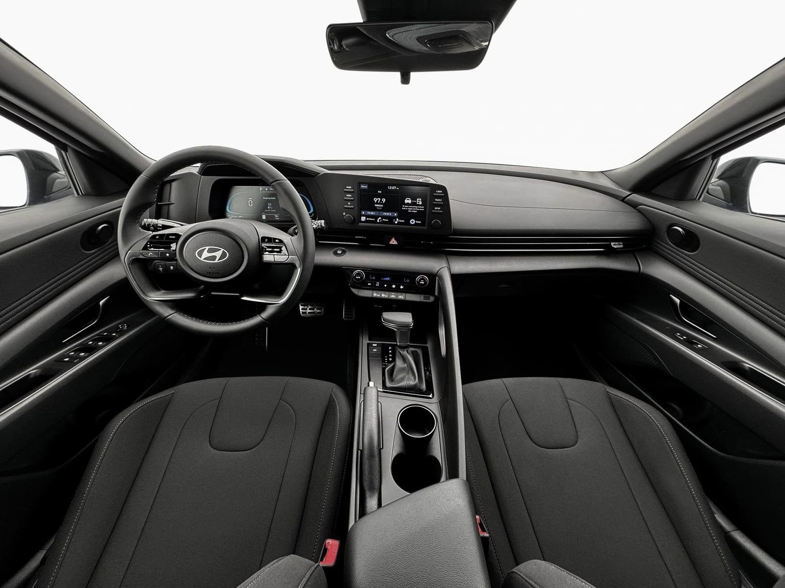 Used 2025 Hyundai Elantra Sport image 13