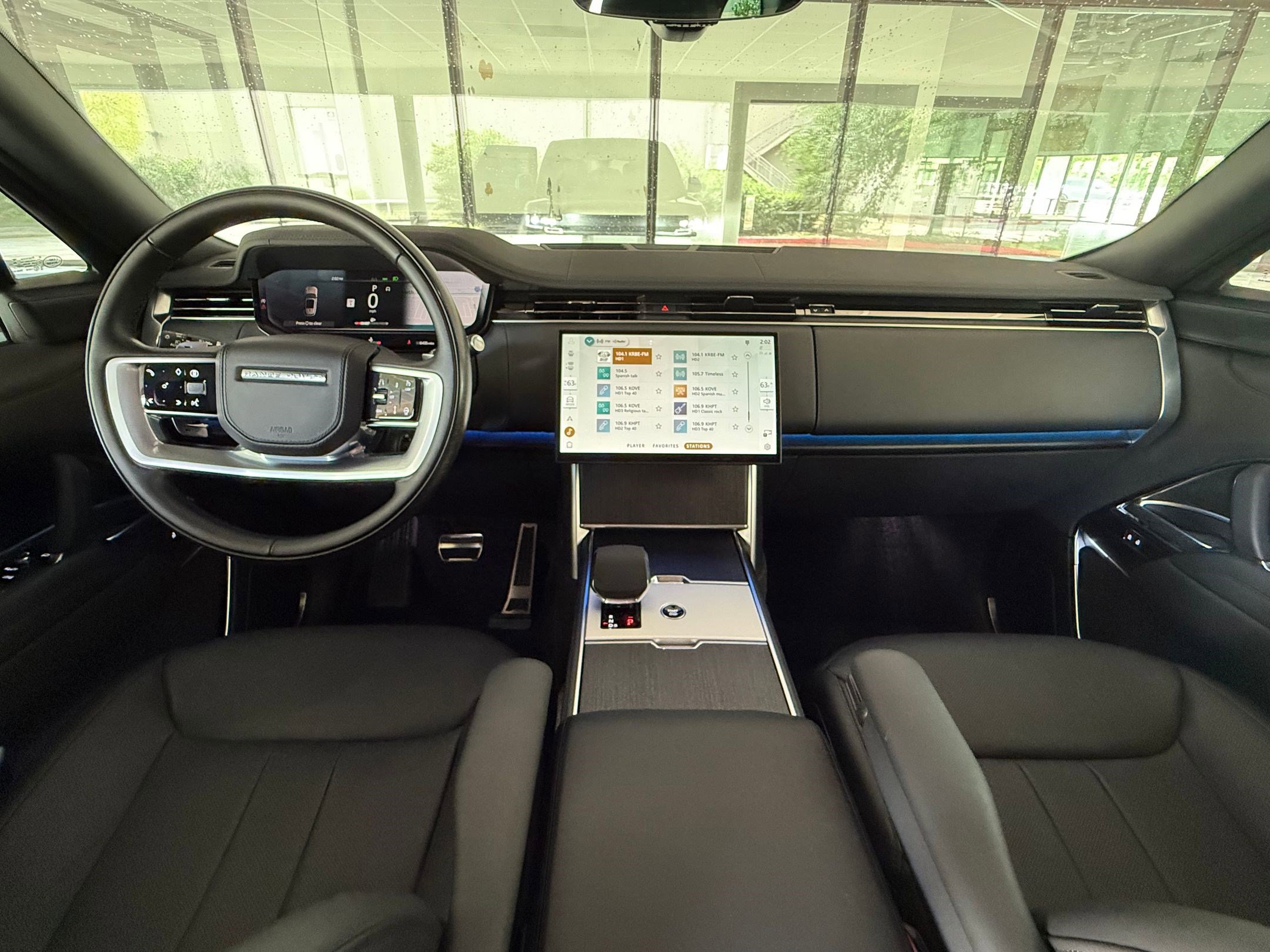 Certified 2025 Land Rover Range Rover SE image 15