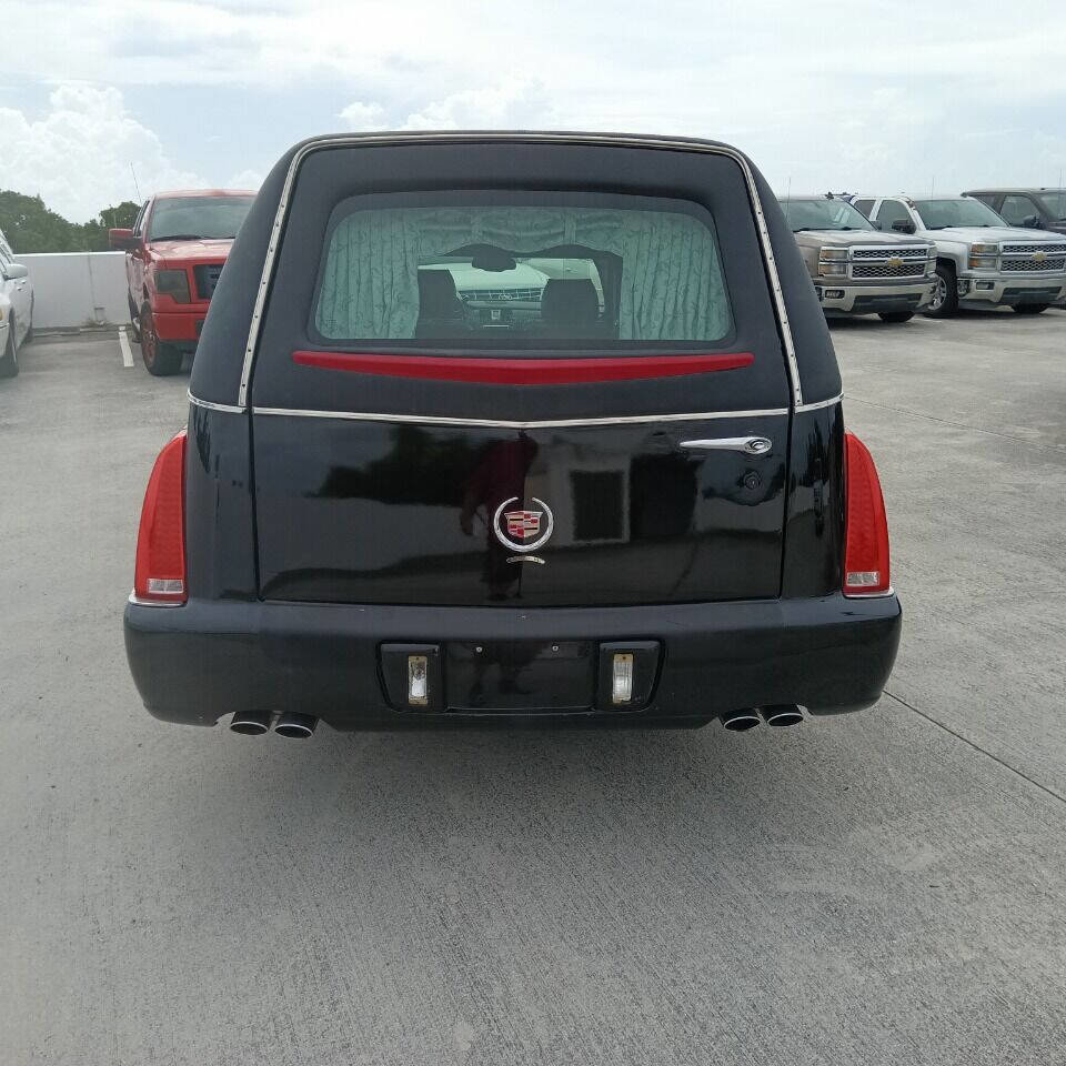 Used 2011 Cadillac DTS Limousine FWD image 5