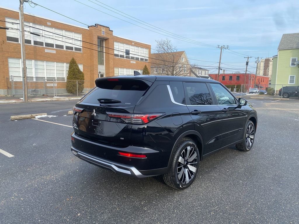 New 2026 Mitsubishi Outlander SE image 5