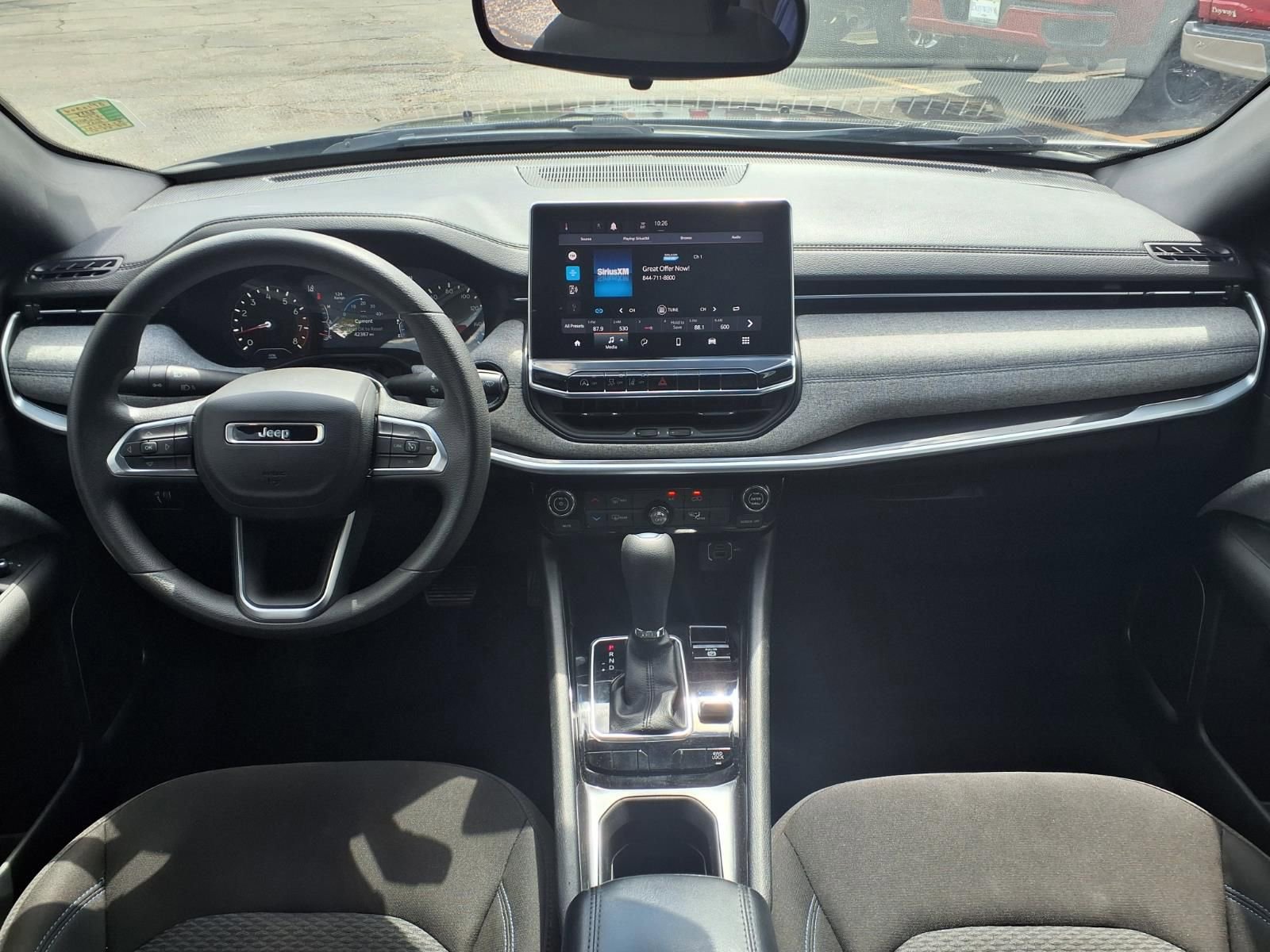 Used 2024 Jeep Compass Sport image 3