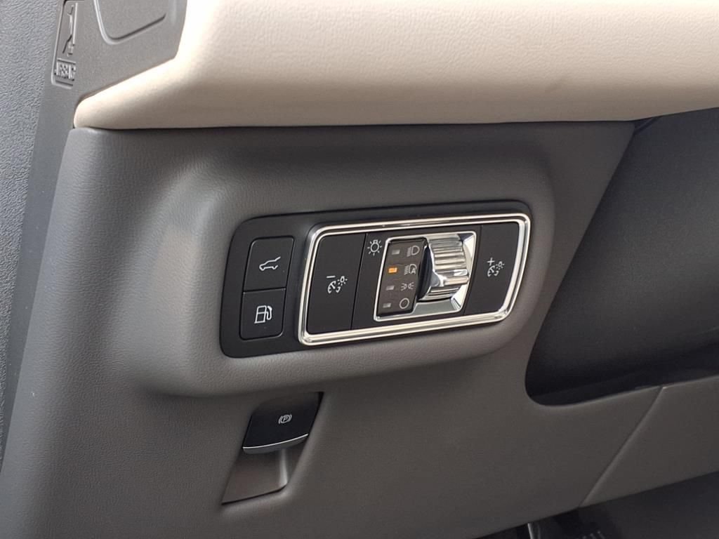 New 2025 Lincoln Nautilus Reserve w/ Jet Appearance Package AWD/4WD image 16