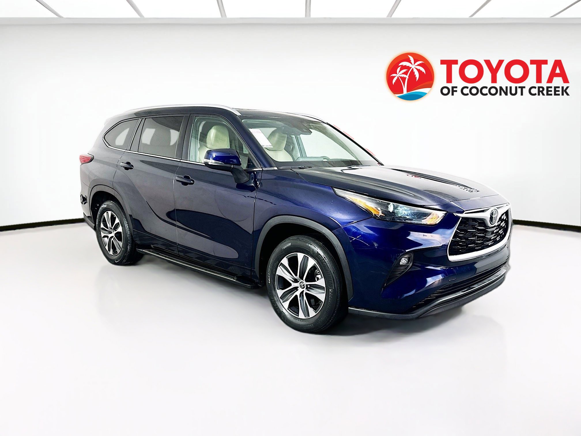 Used 2023 Toyota Highlander XLE