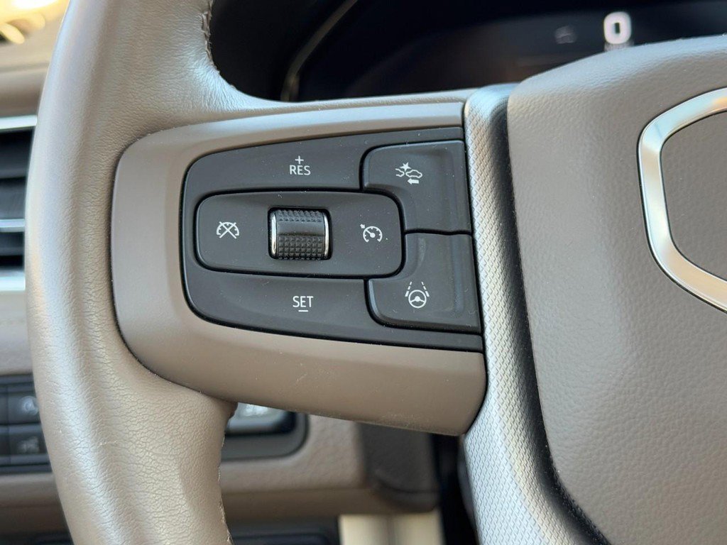 Used 2024 GMC Yukon XL Denali w/ Advanced Technology Package image 18