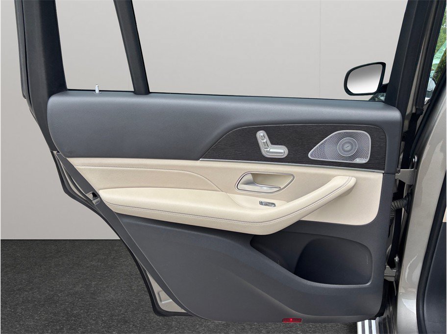 Used 2020 Mercedes-Benz GLS 450 4MATIC image 42