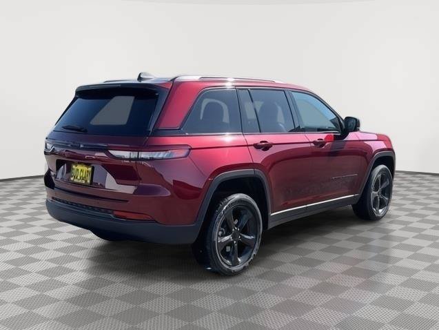 New 2025 Jeep Grand Cherokee Altitude AWD/4WD image 5