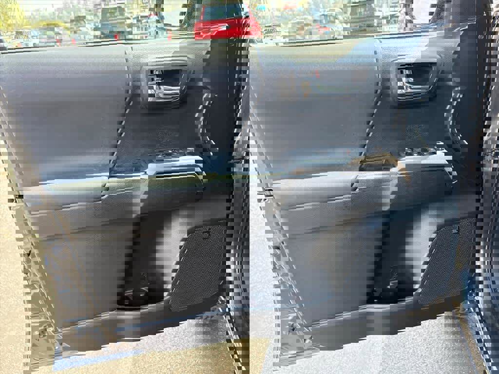 Used 2018 Toyota Tacoma TRD Off-Road image 19