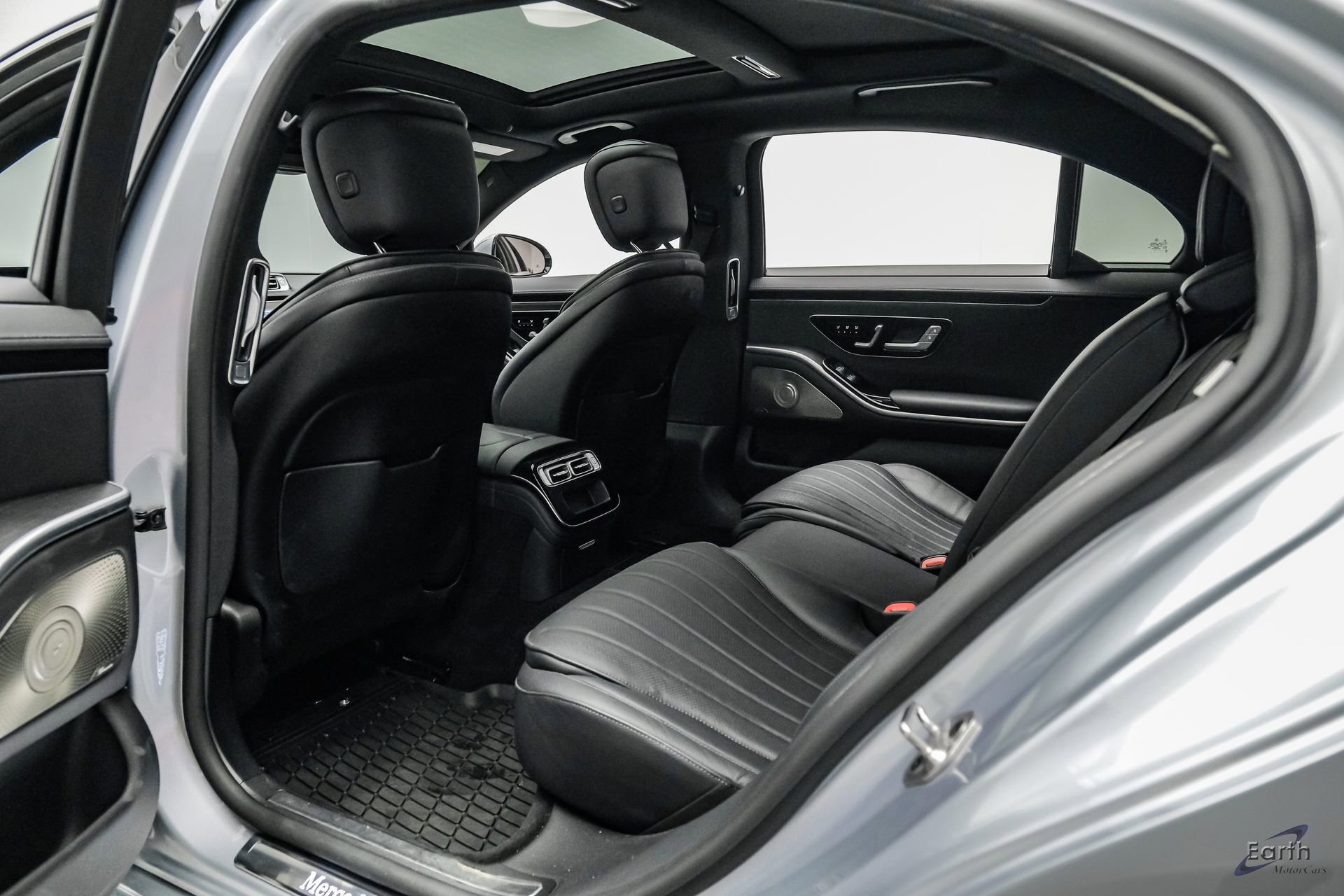 Used 2022 Mercedes-Benz S 580 4MATIC Sedan w/ AMG Line Package image 86
