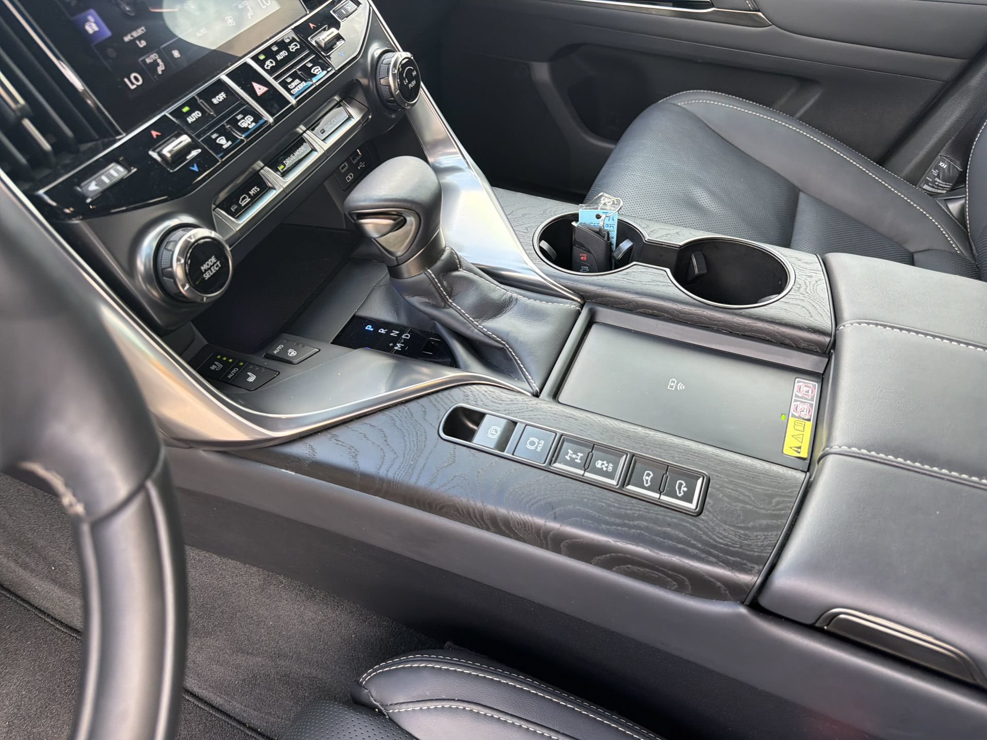 Used 2024 Lexus LX 600 4WD w/ Appearance Package image 23
