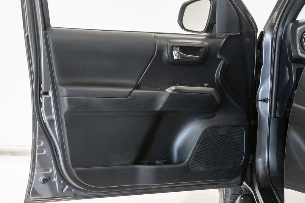 Used 2016 Toyota Tacoma TRD Off-Road w/ Towing Package AWD/4WD image 7