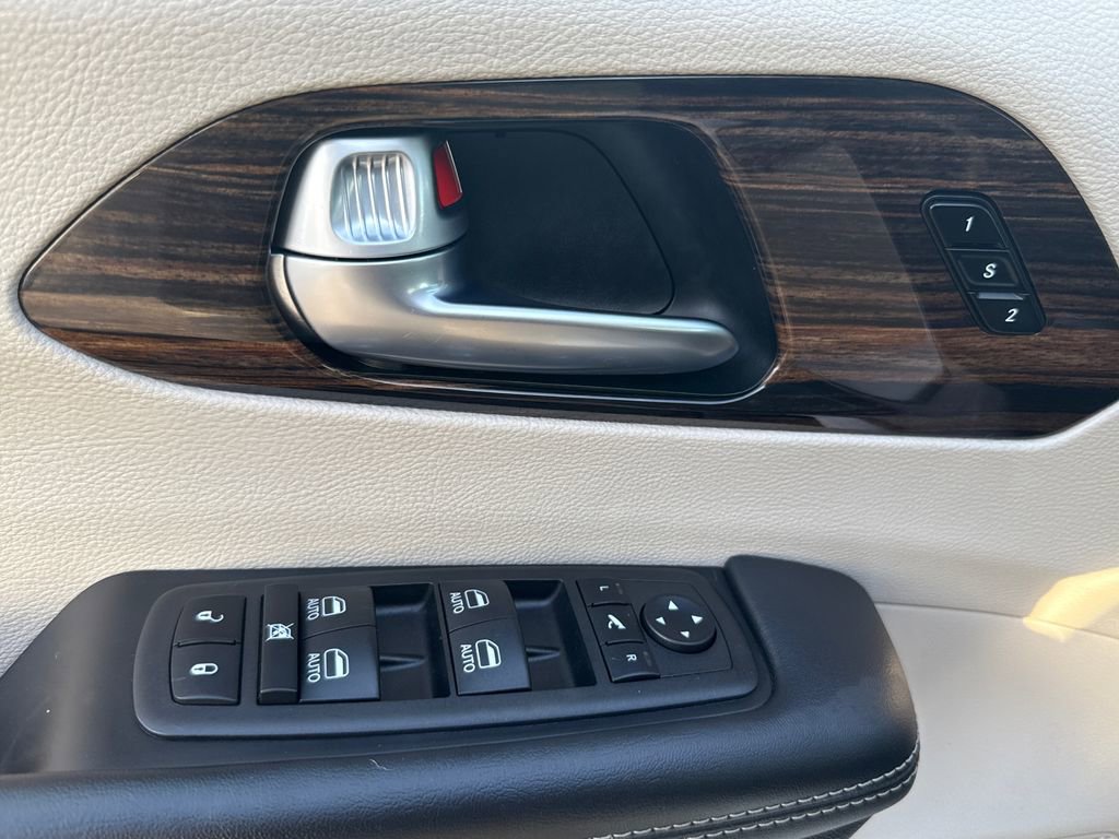 Certified 2023 Chrysler Pacifica Limited FWD image 25