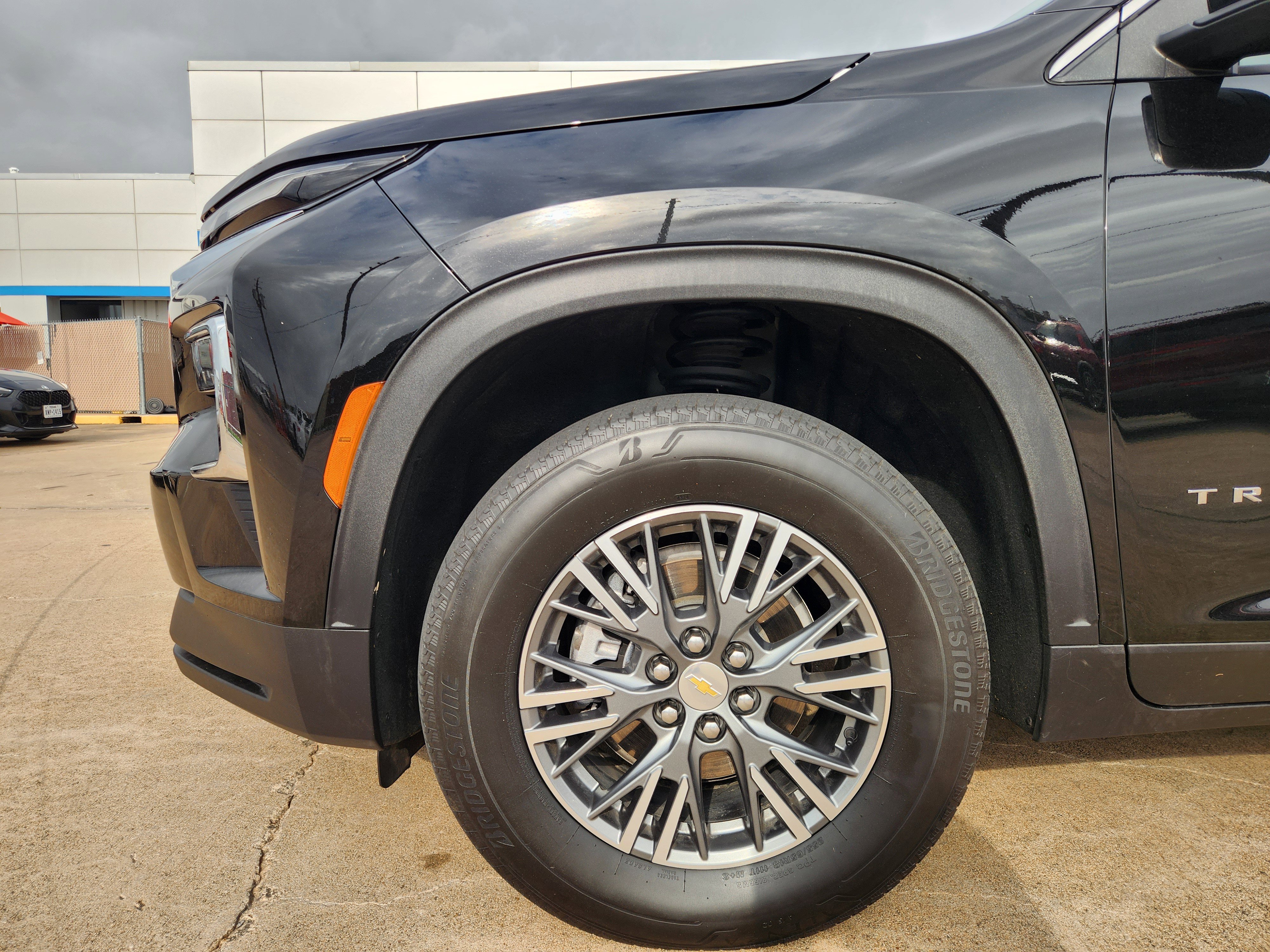 Used 2025 Chevrolet Traverse LT AWD/4WD image 9