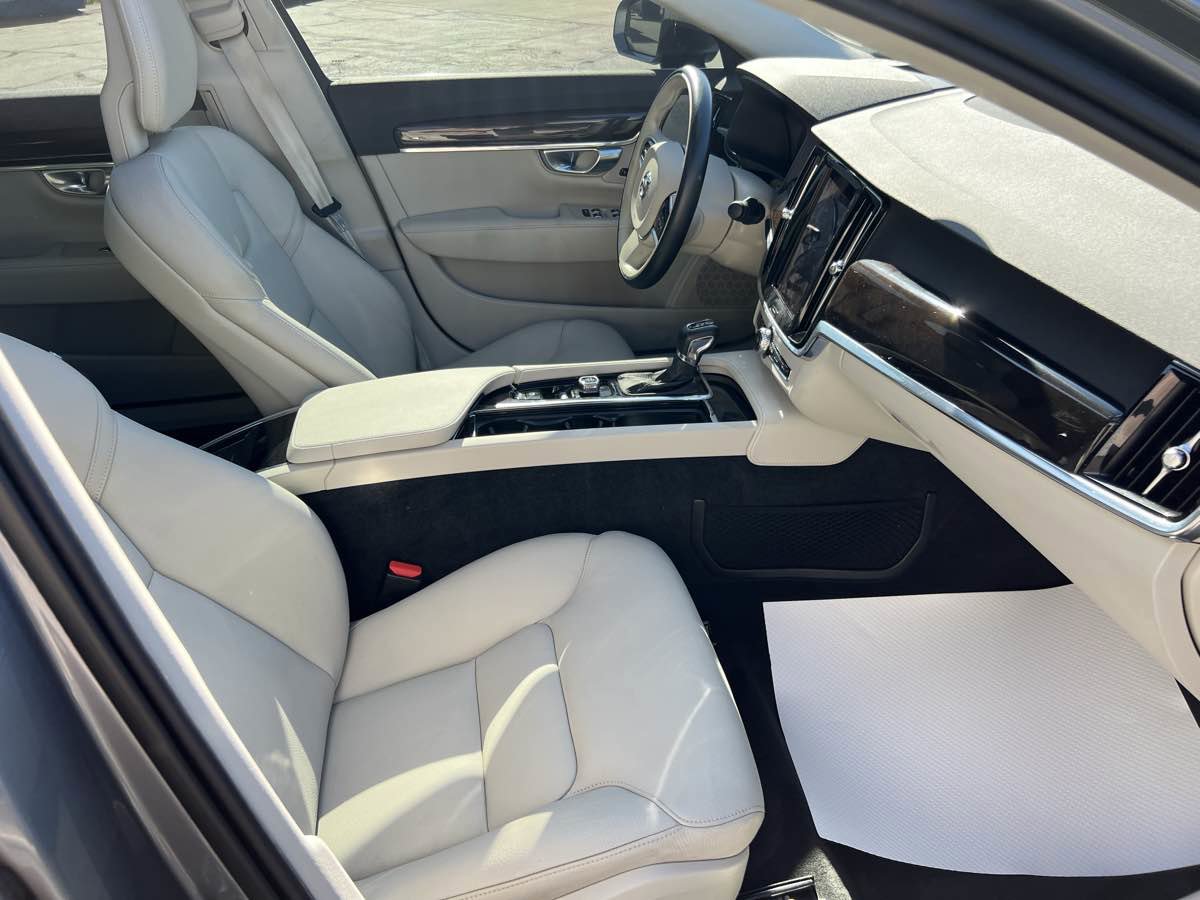 Used 2018 Volvo S90 T6 Momentum w/ Convenience Package image 19