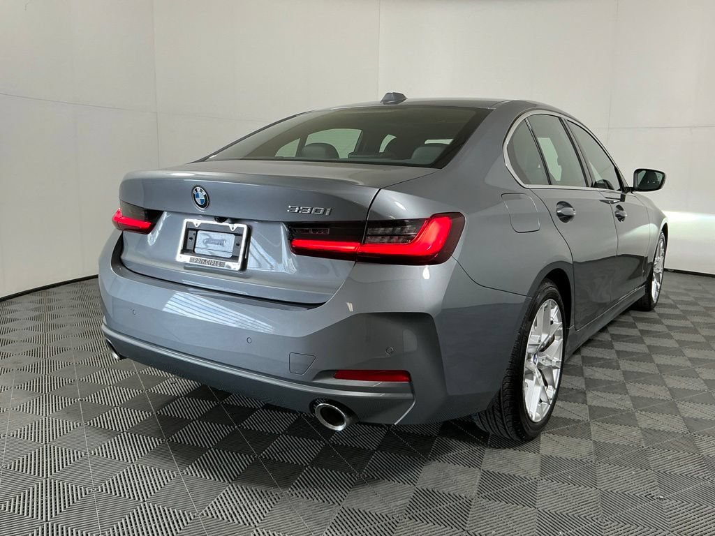 Used 2025 BMW 330i Sedan w/ Convenience Package RWD image 5