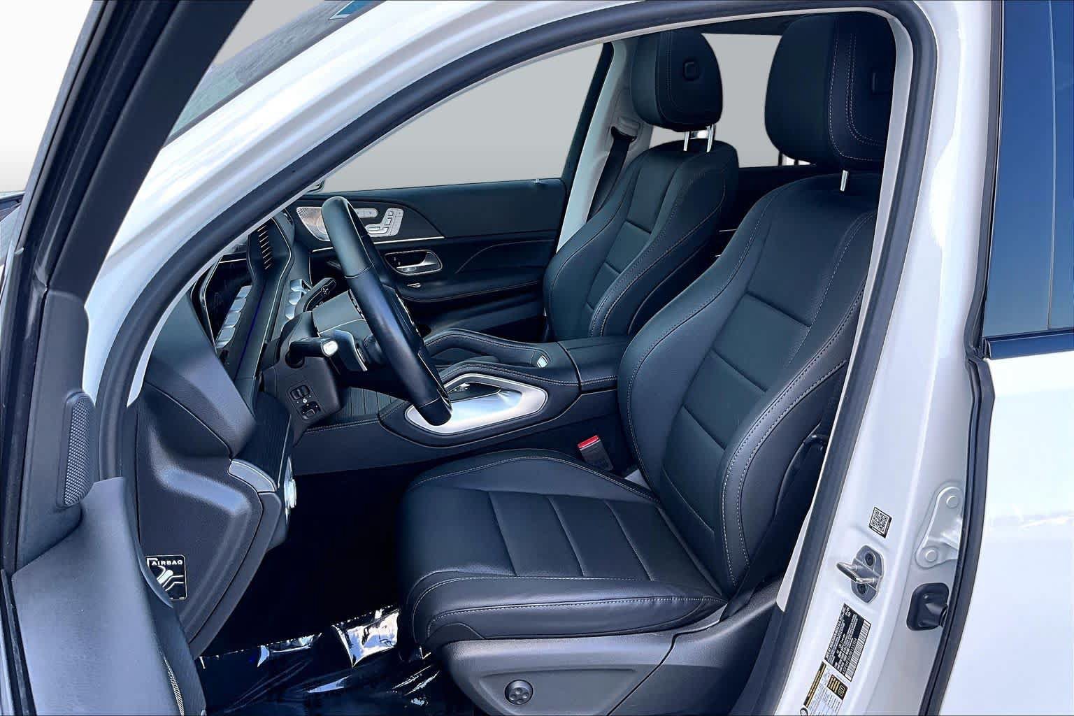 Used 2024 Mercedes-Benz GLE 350 4MATIC w/ AMG Line Exterior image 8