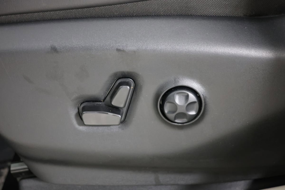 Used 2024 Chrysler Pacifica Limited FWD image 26