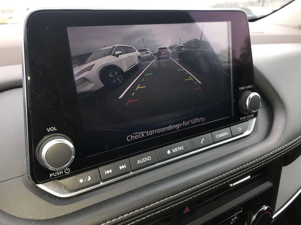 Used 2023 Nissan Rogue S image 17