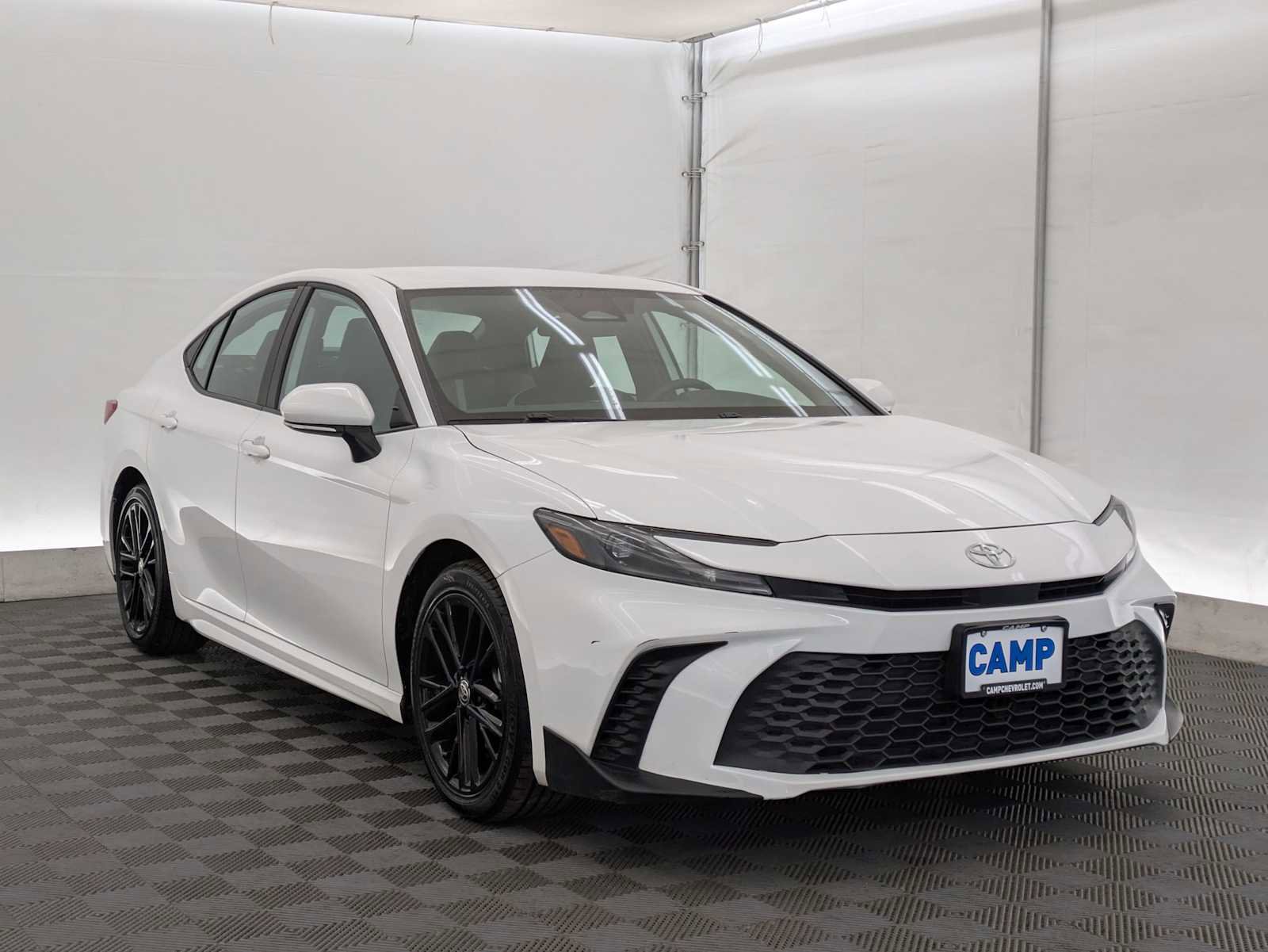 Used 2025 Toyota Camry SE image 8