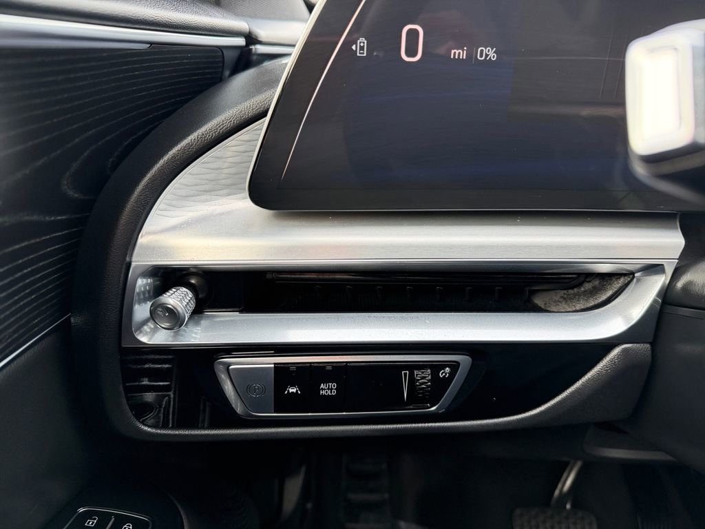 Used 2024 Cadillac Lyriq Luxury image 18