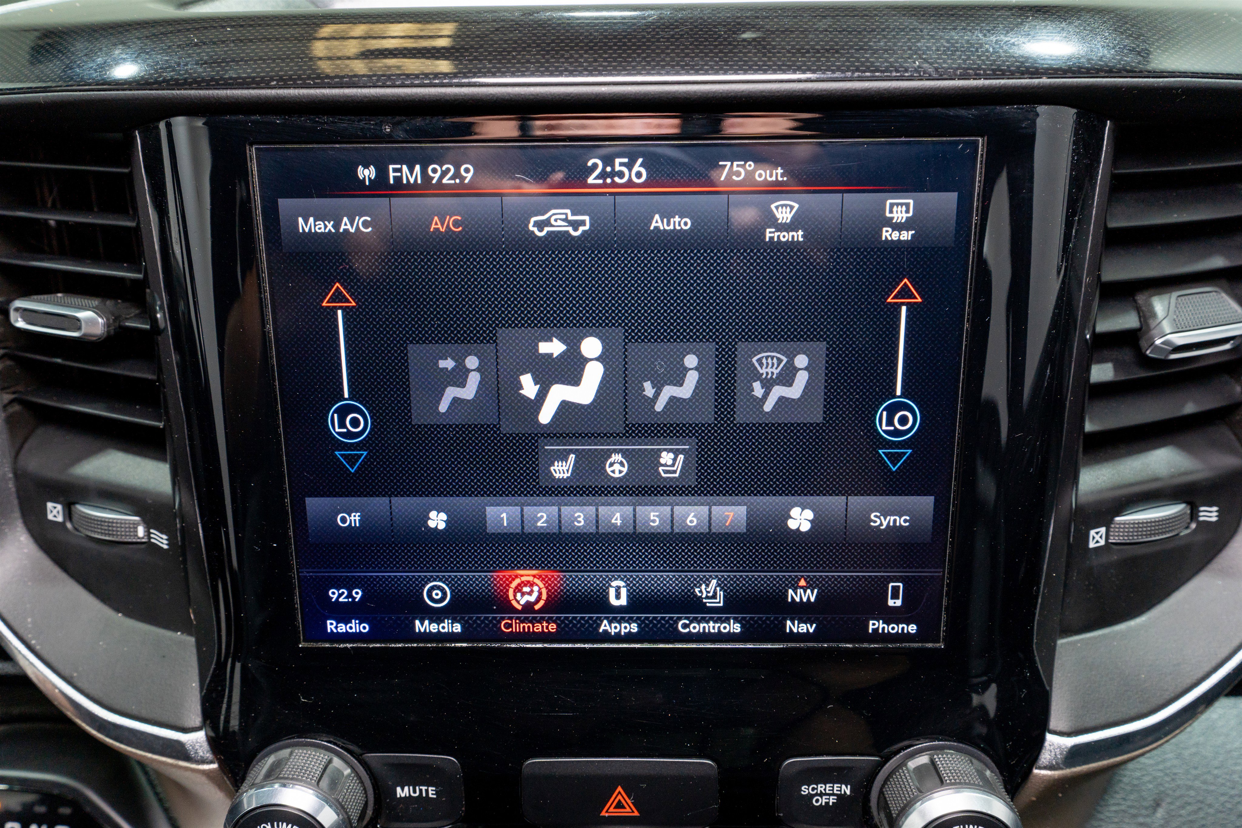 Used 2019 RAM 1500 Laramie AWD/4WD image 21