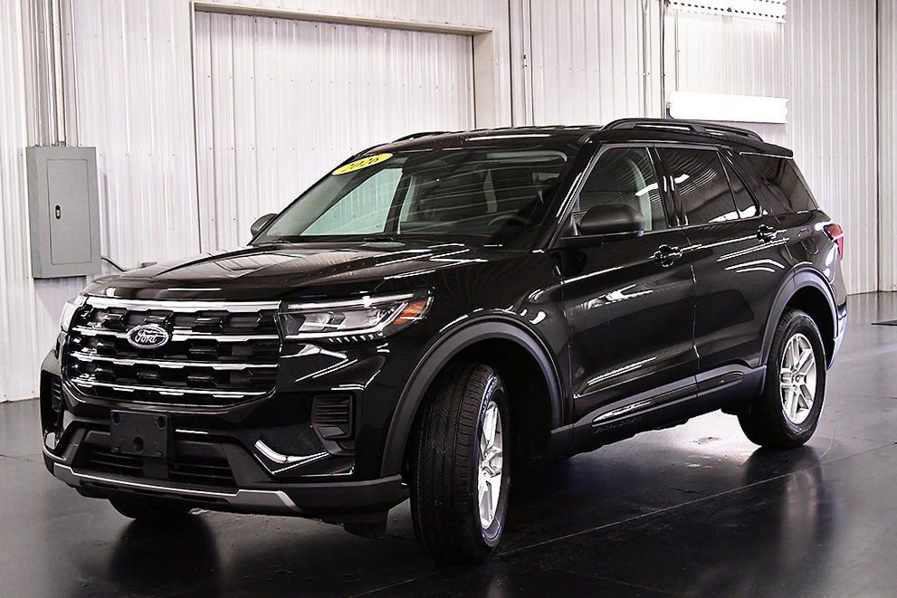 New 2026 Ford Explorer Active image 3