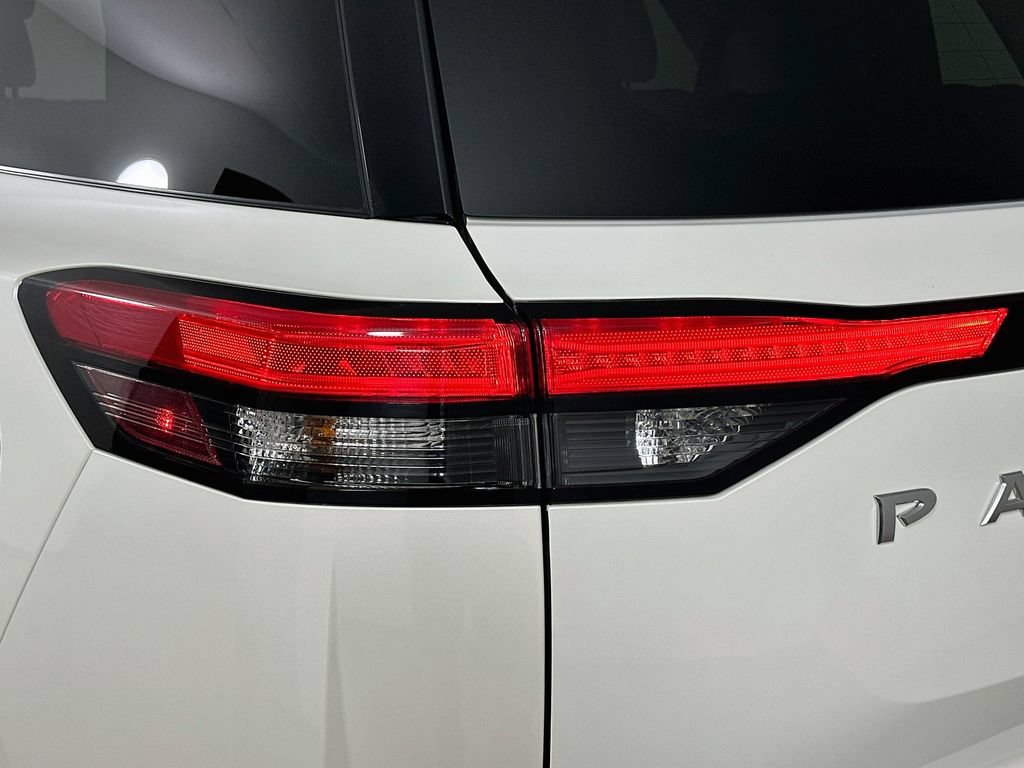 Used 2024 Nissan Pathfinder SL AWD/4WD image 40