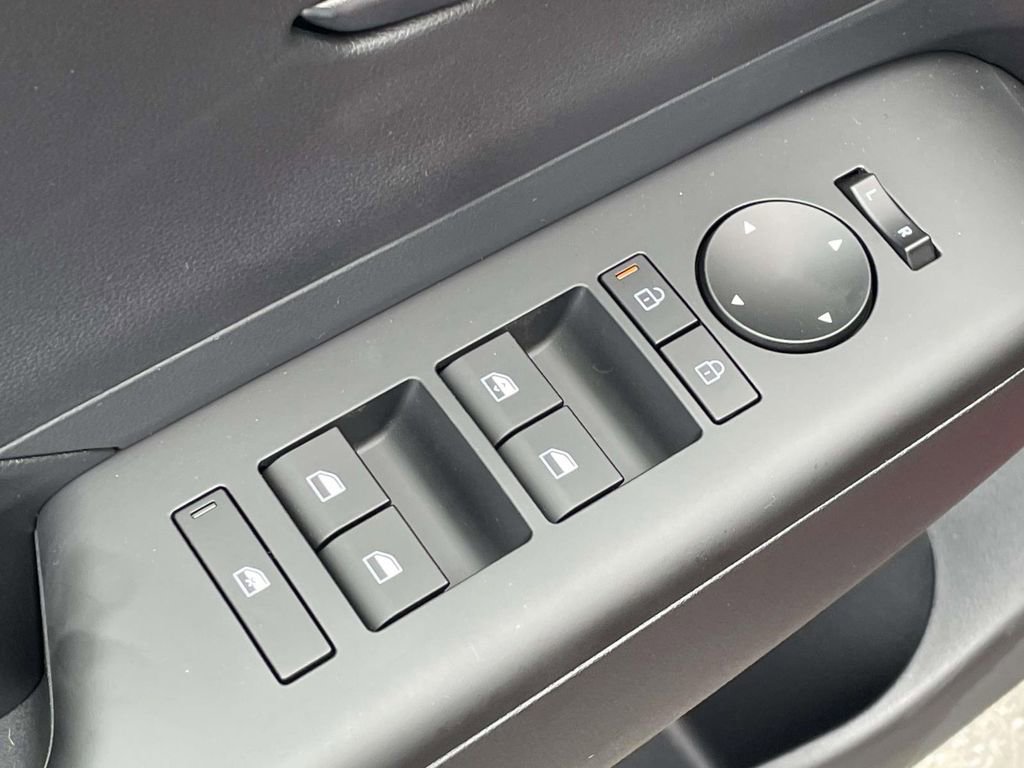 New 2026 Hyundai Kona SE image 14