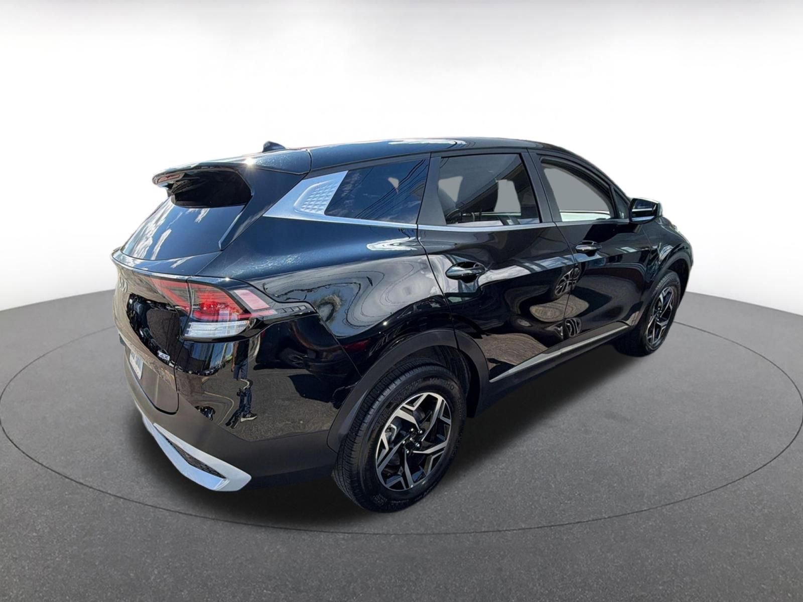 Used 2025 Kia Sportage LX image 8