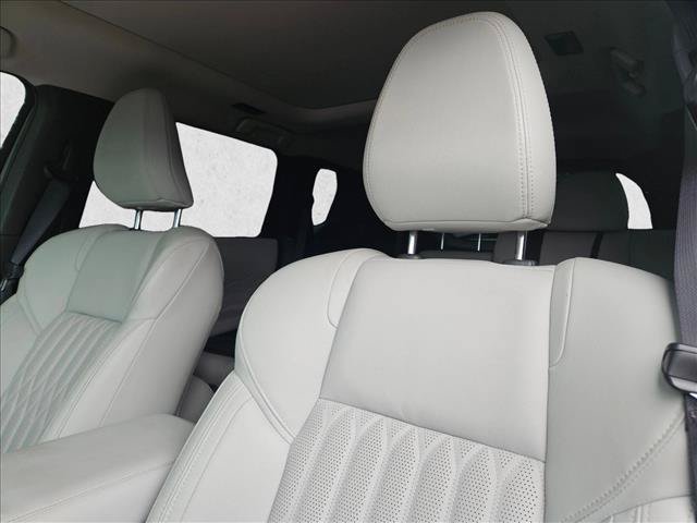 Used 2025 Mitsubishi Outlander SEL FWD image 12