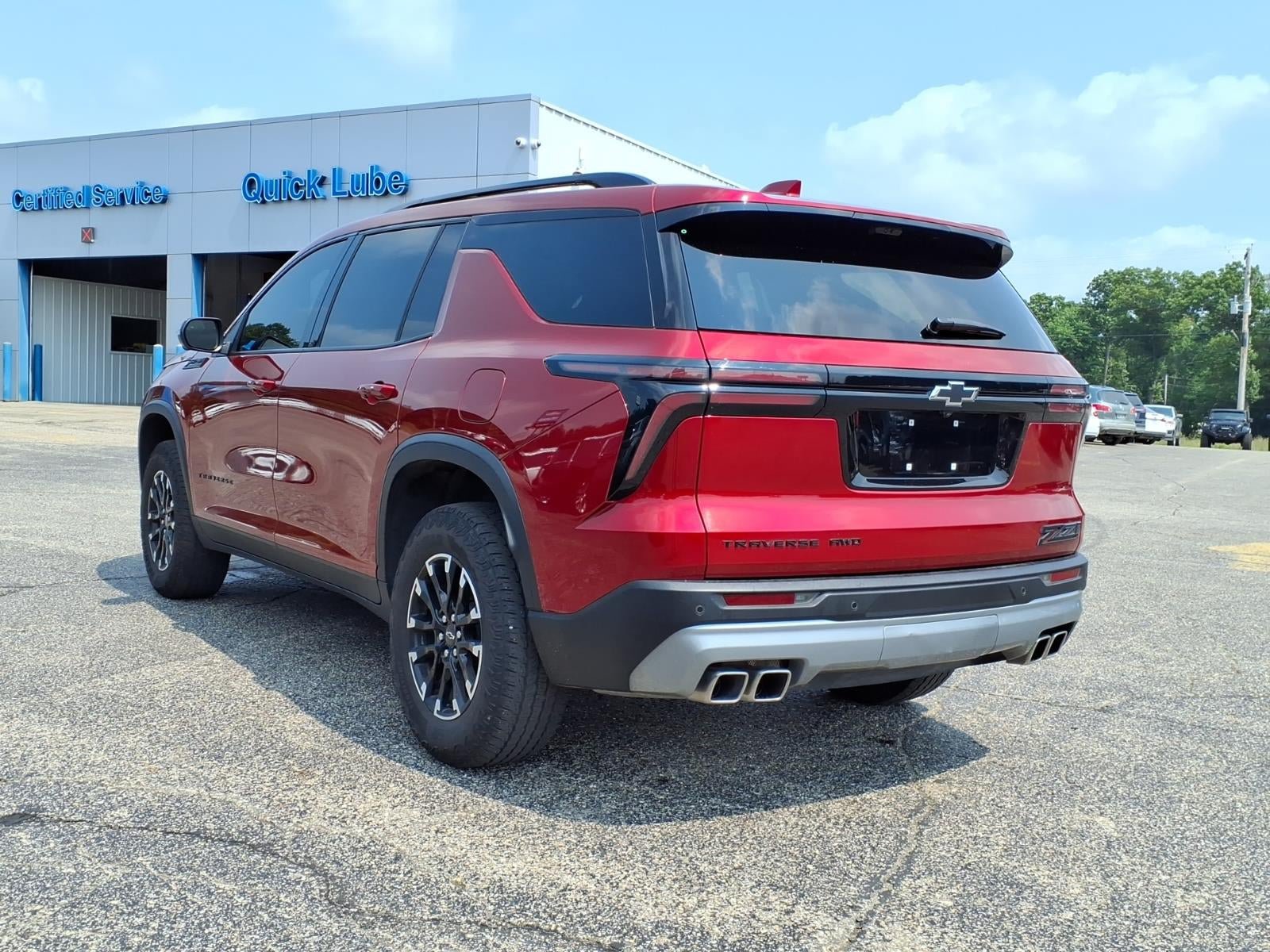 Used 2025 Chevrolet Traverse Z71 w/ Enhanced Driving Package AWD/4WD image 15