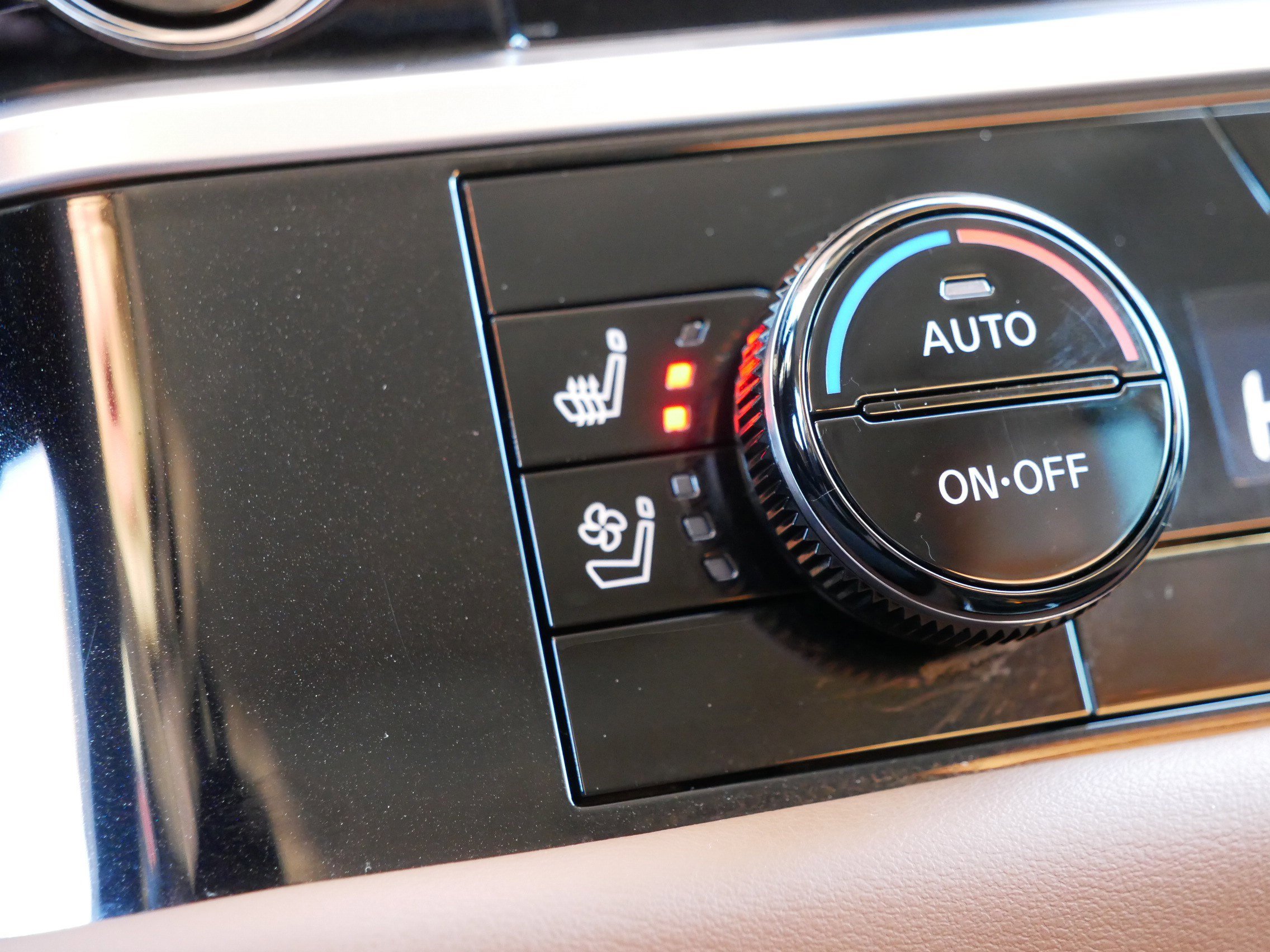 Certified 2025 Nissan Pathfinder Platinum image 33