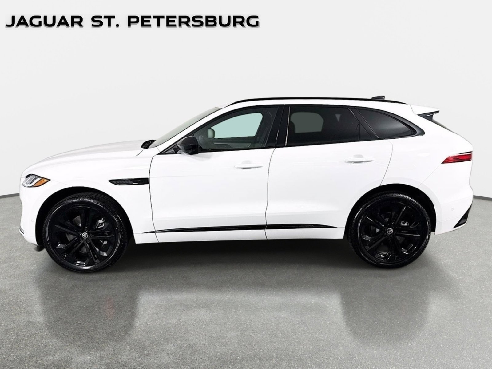 Used 2026 Jaguar F-PACE R-Dynamic S AWD/4WD image 4
