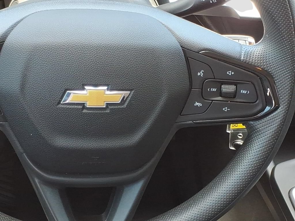 Used 2025 Chevrolet Trax LS w/ LS Convenience Package FWD image 11